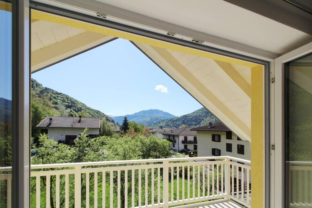 Appartamento La mansarda di Rossella Pieve Di Ledro Esterno foto