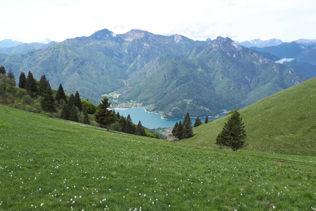 Appartamento La mansarda di Rossella Pieve Di Ledro Esterno foto